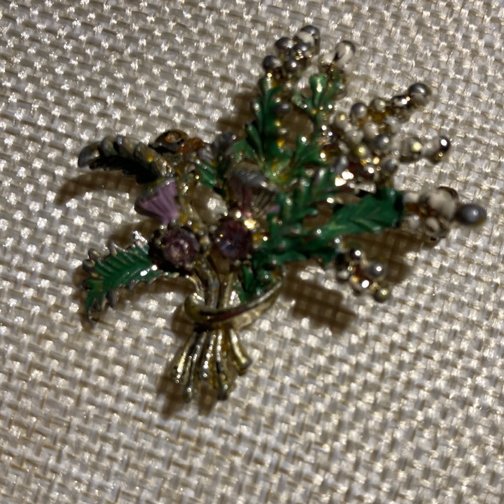 Vintage Exquisite signed enamel brooch.
